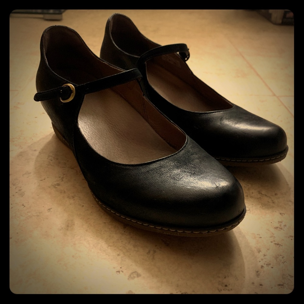 Black Wedges